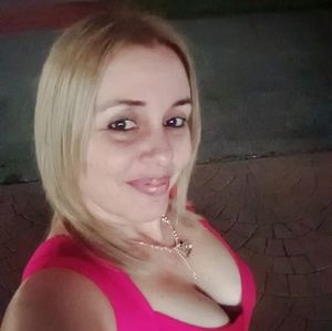 Meet your Posher, Roxana